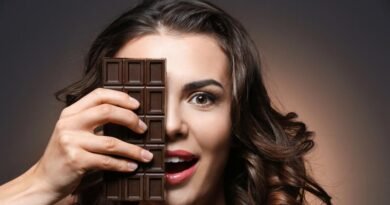 Dark chocolate can improve blood flow and protect the skin