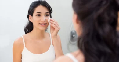 Is-using-makeup-remover-to-clean-skin-dangerous?