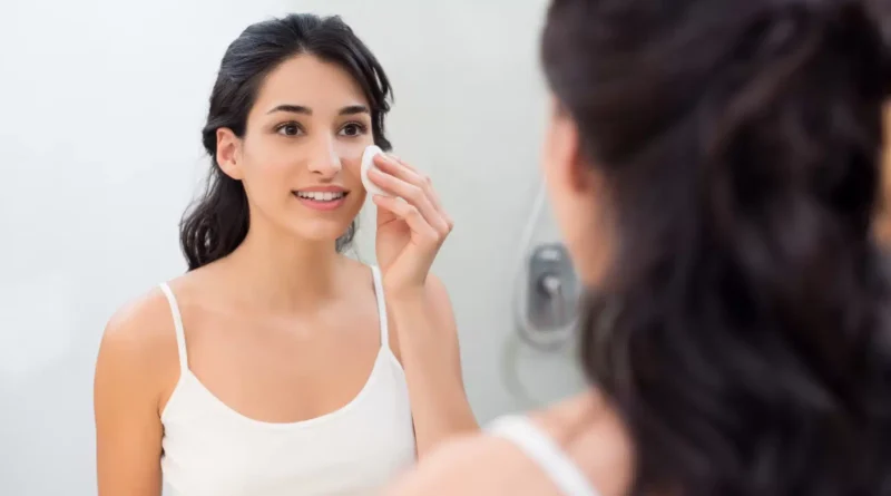 Is-using-makeup-remover-to-clean-skin-dangerous?