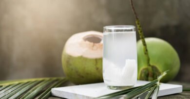 Tender-Coconut-Water-Drinking-Benefits